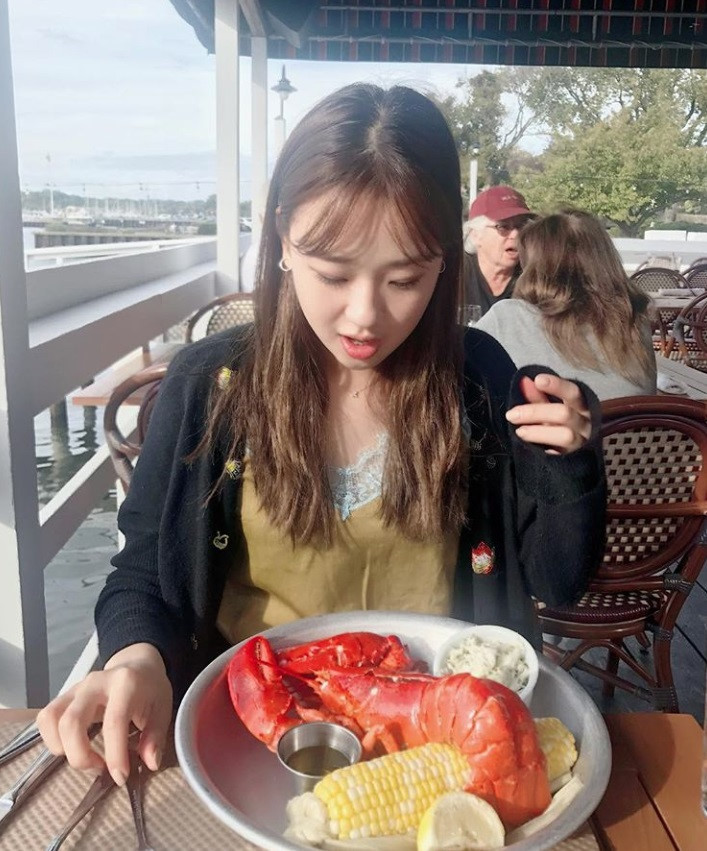 Instagram cá nhân của Son Yeon Jae hiện có tới 130 nghìn người theo dõi. Mỗi bức ảnh của cô cũng có tới hơn chục nghìn lượt thả tim.