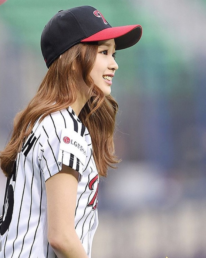 Sinh năm 1994 tại Seoul, Son Yeon Jae không chủ đích theo thể dục nhịp điệu. Cô đến với bộ môn này từ bé nhưng là để giảm cân. Tuy vậy, tài năng của Son Yeon Jae đã sớm được bộc lộ. Quyết định giải nghệ của Son Yeon Jae năm 2017 từng khiến rất nhiều người hâm mộ tiếc nuối.