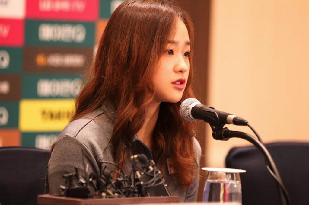 Chia sẻ về quyết định này, Son Yeon Jae cho biết: "Thật không dễ gì để giải nghệ sau gần 20 năm gắn bó với thể dục nhịp điệu. Tôi đã nhận được rất nhiều tình cảm và sự quan tâm từ môn thể thao này, do đó tôi muốn đền đáp những điều trên bằng việc tương tác với người hâm mộ của mình".