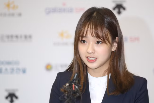 Vừa qua, Son Yeon Jae đã thông báo quyết định giải nghệ ở tuổi 24. Sắp tới tại ASIAD 2018, Son Yeon Jae vẫn sẽ tham dự nhưng với tư cách là một bình luận viên cho đài KBS, cụ thể là ở chính môn thể dục nhịp điệu đã làm nên tên tuổi của cô. Đây là lần đầu tiên Son Yeon Jae thử sức ở vai trò này.