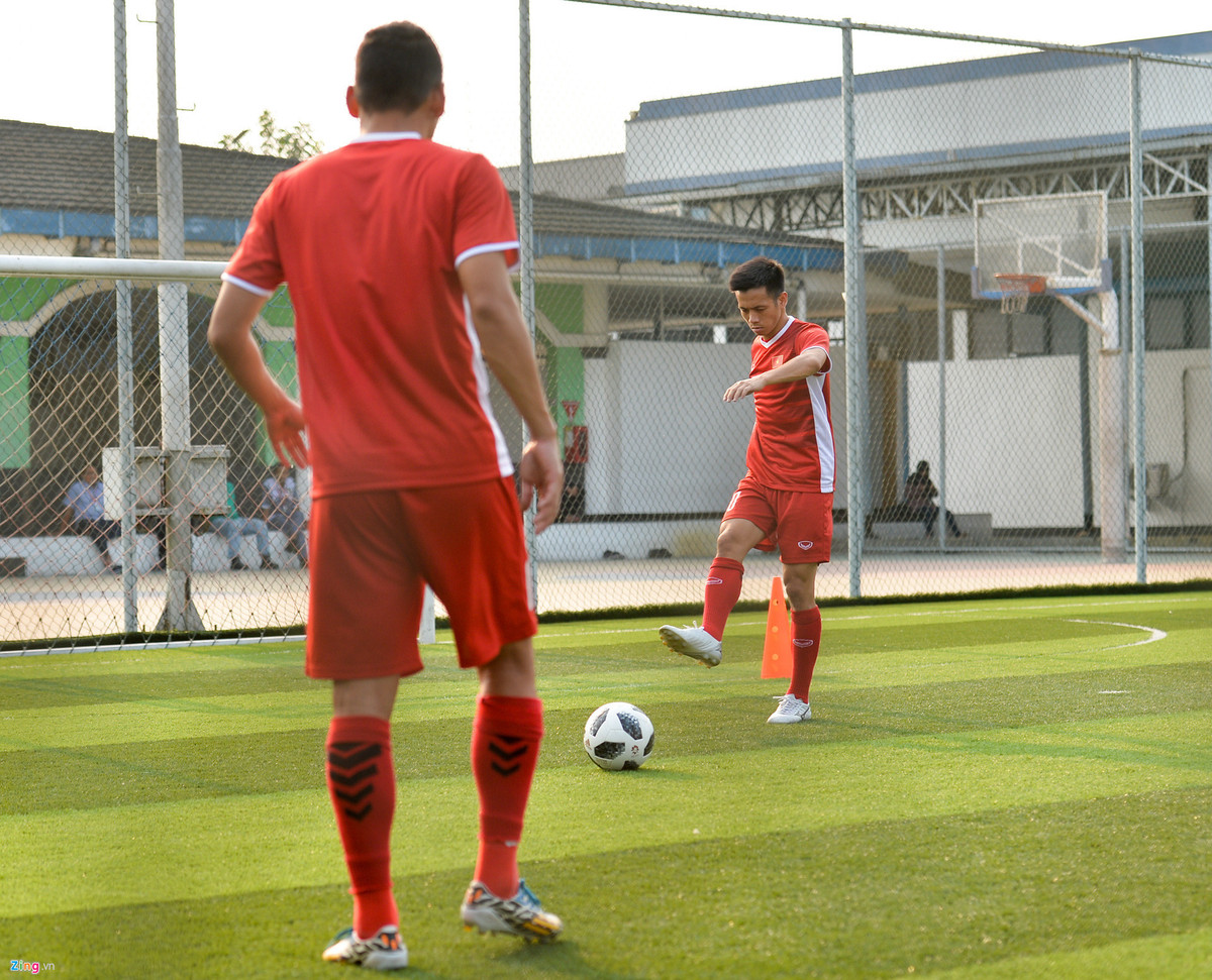 Văn Quyết và Anh Đức, 2 cầu thủ trên 23 tuổi vẫn thường xuyên lựa chọn tập cùng nhau.