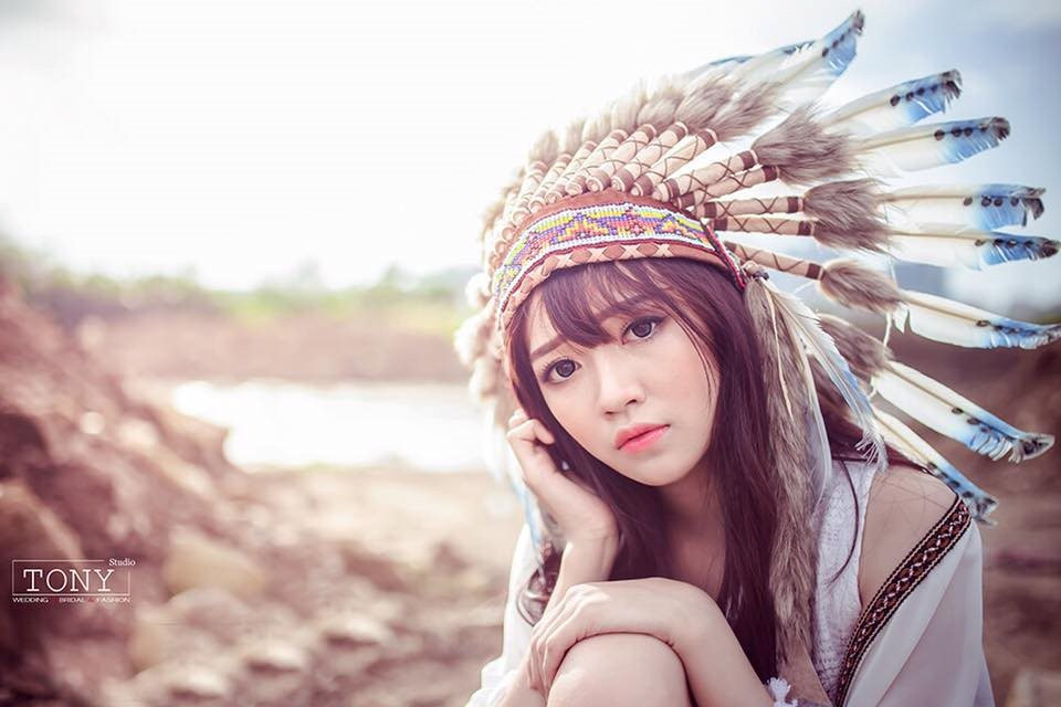 An Vy kể lại: “May mắn là ở gần nhà mình có một anh nhiếp ảnh. Anh ấy đã rủ mình có thể chụp ảnh quảng cáo nhãn hàng không. Phần vì mình cũng thích chụp ảnh, phần vì có thể trang trải thêm cho mẹ đồng nào hay đồng đây và và mình ngay sau đó đã gật đầu ngay".