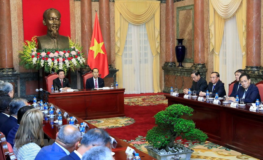 Chiều 19/9, tại Phủ Chủ tịch, Chủ tịch nước Trần Đại Quang tiếp Trưởng đoàn các Cơ quan Kiểm toán tối cao châu Á nhân dịp tham dự Đại hội Tổ chức các Cơ quan Kiểm toán tối cao châu Á (ASOSAI) lần thứ 14. (Ảnh: TTXVN)