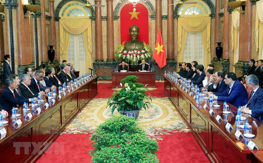 Chiều 19/9, tại Phủ Chủ tịch, Chủ tịch nước Trần Đại Quang tiếp Trưởng đoàn các Cơ quan Kiểm toán tối cao châu Á nhân dịp tham dự Đại hội Tổ chức các Cơ quan Kiểm toán tối cao châu Á (ASOSAI) lần thứ 14. (Ảnh: TTXVN)