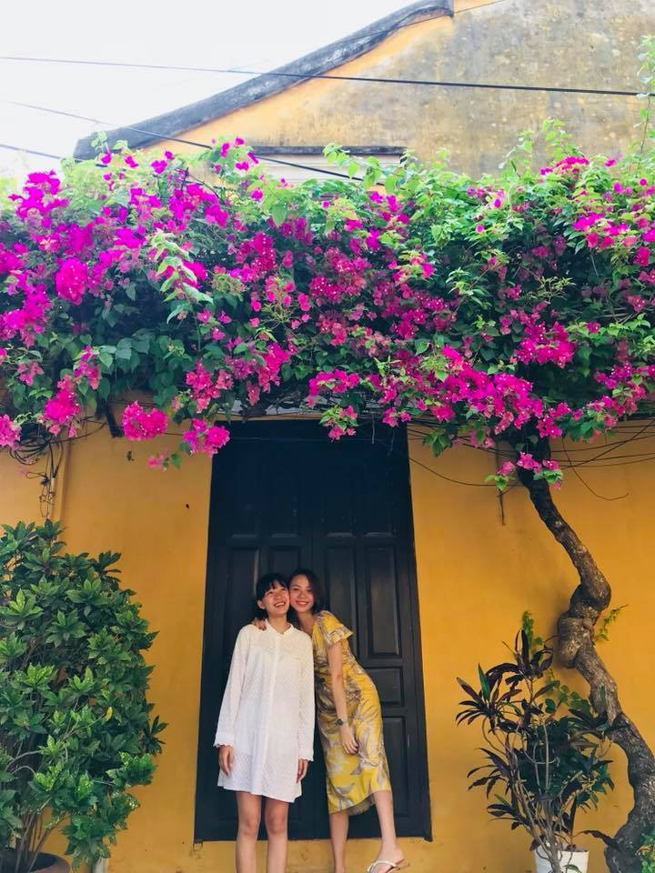 Có lẽ chính sắc hoa giản dị mà đầy kiêu hãnh này là một trong những điều làm nên một Hội An đầy quyến rũ đối với du khách gần xa.