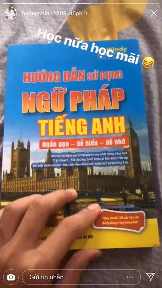 Cau thu Duc Chinh khoe dang hoc tieng Anh, khong con sai chinh ta-Hinh-3
