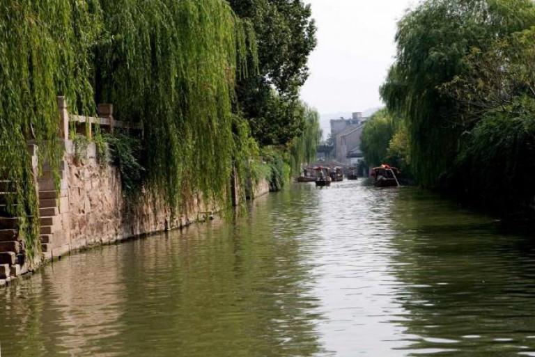 Lac ve qua khu tai nhung thi tran ben song dep nhu tranh ve-Hinh-5