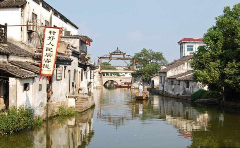 Lac ve qua khu tai nhung thi tran ben song dep nhu tranh ve-Hinh-2