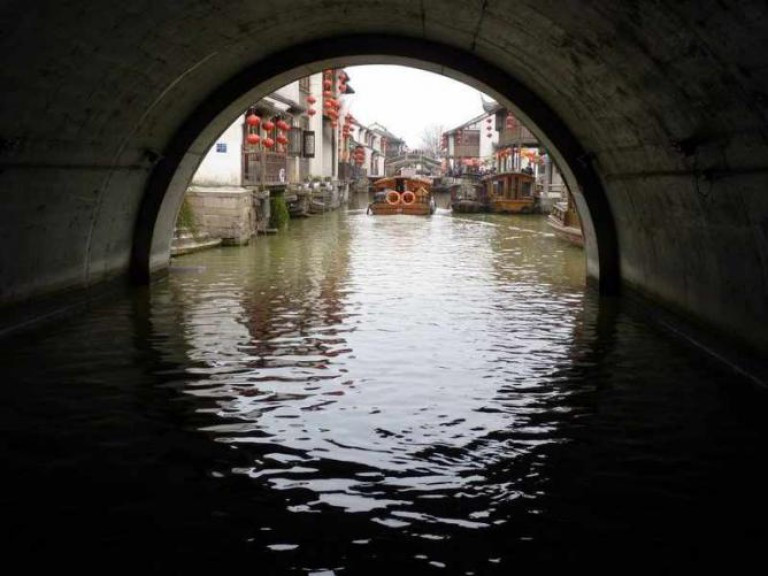 Lac ve qua khu tai nhung thi tran ben song dep nhu tranh ve-Hinh-3