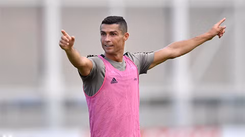 Ronaldo ghi diem trong buoi tap dau tien cung Juventus
