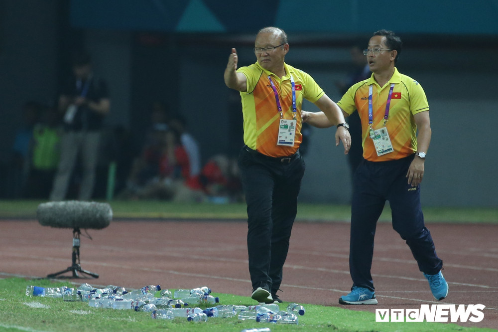 Cup Quoc gia lui lich thi dau, tuyen Viet Nam gap bat loi truoc them AFF Cup