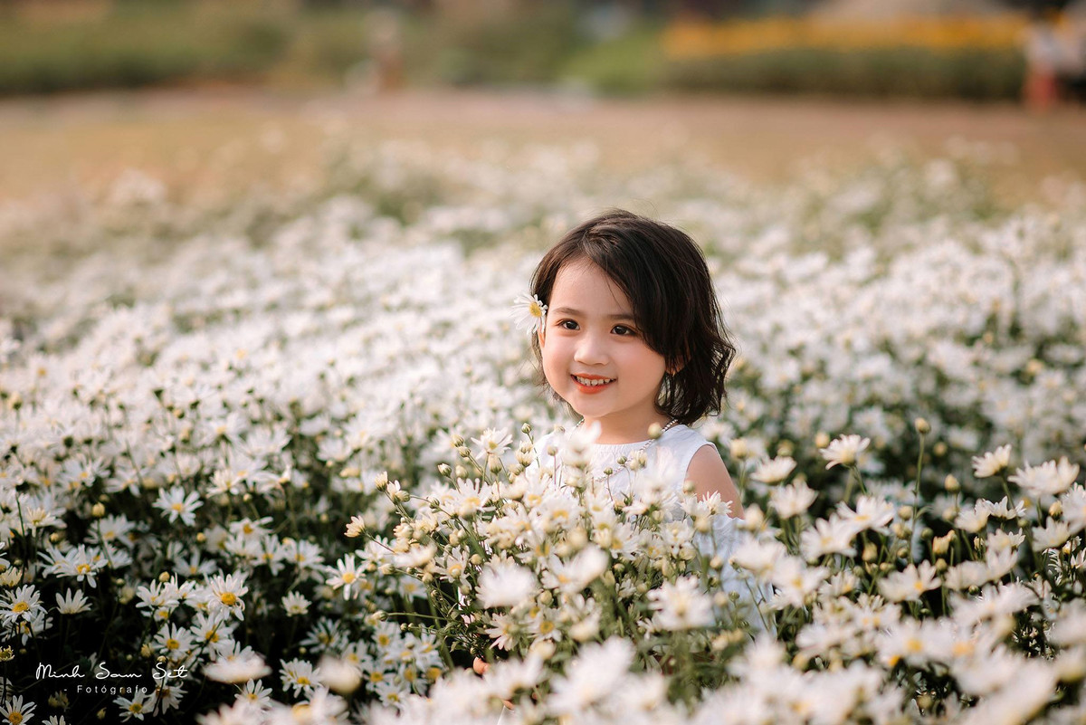 Hai bé sở hữu vẻ đẹp trong trẻo thuần khiết lại còn biết tương tác với ống kính máy ảnh. Cộng đồng mạng dự đoán Thúy Thiện và Minh Tâm sẽ trở thành hot girl trong tương lai. Hiện bộ ảnh "Thiên thần bên vườn cúc họa mi" được chia sẻ trên các diễn đàn và nhận được phản hồi khá tích cực.