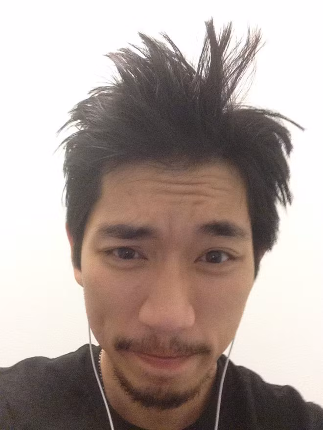 Khác với kì vọng của mọi người rằng với bước khởi đầu vô cùng thuận lợi, Du học sinh Mỹ sẽ phát triển kênh Youtube hơn, anh chàng này lại dừng hẳn việc ra video chỉ sau hơn 1 năm được biết đến. Lần gần đây nhất người ta thấy Du học sinh Mỹ là vào tháng 1/2018 khi anh chàng đổi ảnh đại diện, có thể thấy chàng trai thư sinh năm nào giờ đã trưởng thành và chững chạc hơn nhiều.