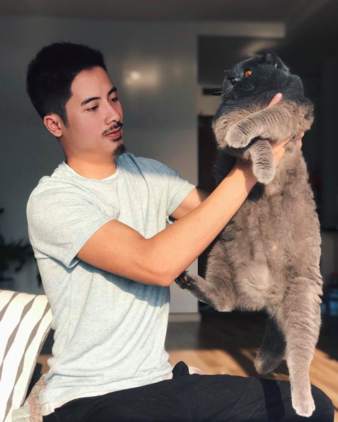 Với tính cách hài hước, tư duy cởi mở cùng cách thể hiện mới lạ, JVevermind đã tạo nên được một màu sắc rất riêng giữa một rừng vlogger. Năm 2015, JVevermind vinh dự lọt top 30 người trẻ có sức ảnh hưởng nhất tại Việt Nam. Một năm sau, anh chàng lại lọt top 30 Under 30 Asia và đứng cùng G-Dragon, Angela Baby...