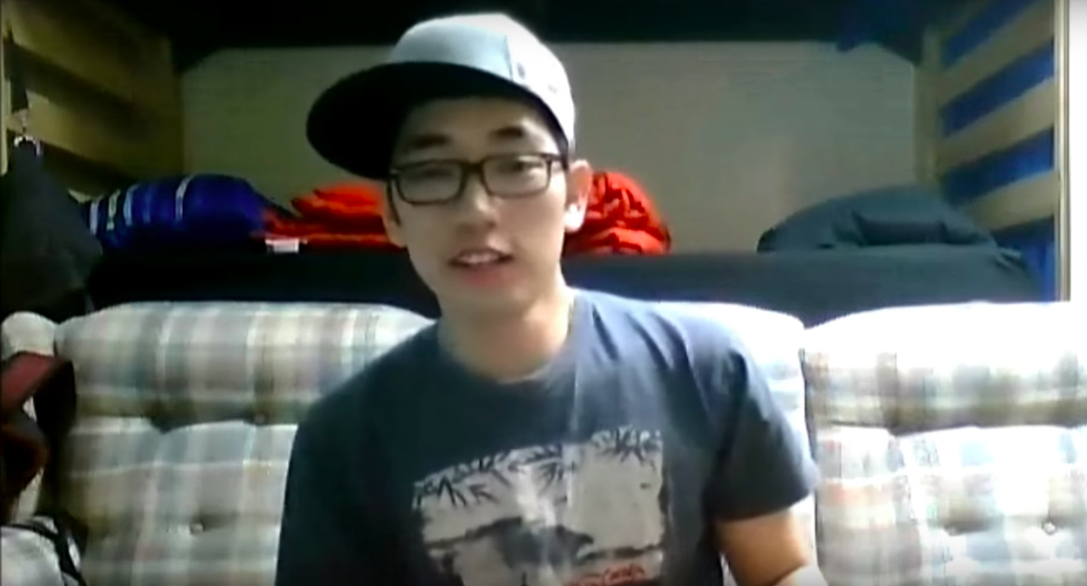 Với khuôn mặt sáng, trí thức và luôn đội chiếc mũ snapback, DuhocsinhMy tạo dựng một phong cách không thể trộn lẫn và được xem là đàn anh của làng vlog Việt. Dù không mấy siêng năng làm video, DuhocsinhMy vẫn bỏ túi hơn 4 triệu lượt xem trên YouTube với hàng chục nghìn người đăng ký theo dõi.