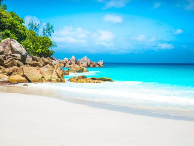 Anse Georgette, Seychelles: Đây là bãi biển có phong cảnh đẹp siêu thực và chưa nhiều du khách biết đến. Bãi cát trắng muốt gần như không có bóng người, tạo nên khung cảnh như thiên đường dưới hạ giới. Anse Georgette, Seychelles: Đây là bãi biển có phong cảnh đẹp siêu thực và chưa nhiều du khách biết đến. Bãi cát trắng muốt gần như không có bóng người, tạo nên khung cảnh như thiên đường dưới hạ giới.