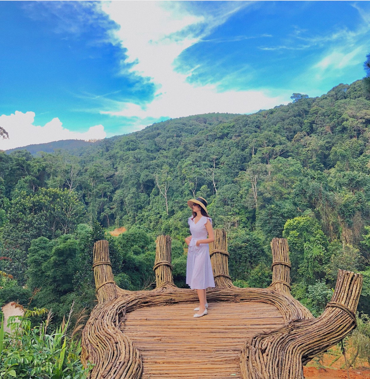 Vậy là lần tới ghé thăm Đà Lạt, các bạn nhớ ghé qua địa điểm tuyệt vời này để "săn hình" 1000 like các bạn nhé!