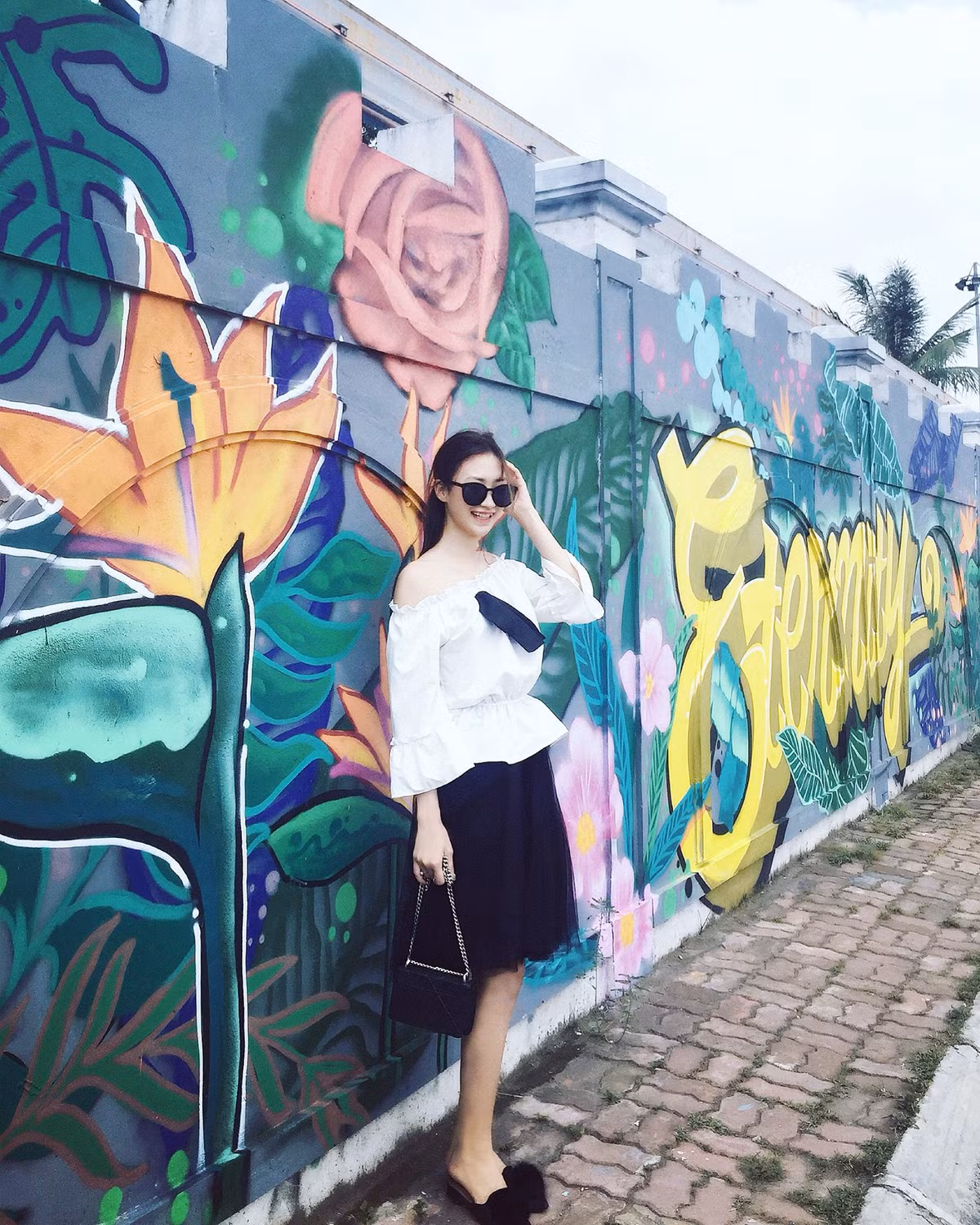 Gioi tre Ha thanh thich thu check in buc tuong hoa Thien Dieu-Hinh-4