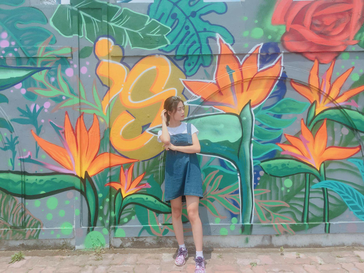 Gioi tre Ha thanh thich thu check in buc tuong hoa Thien Dieu-Hinh-2