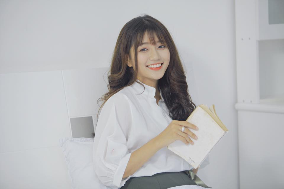 Hot girl sinh năm 1999 tại TP. Hồ Chí Minh. &#x8;Cô nàng được các bạn trẻ Sài thành biết đến qua những vai diễn với hình tượng đáng yêu, ngây thơ trong những sản phẩm của nhóm FAPTV