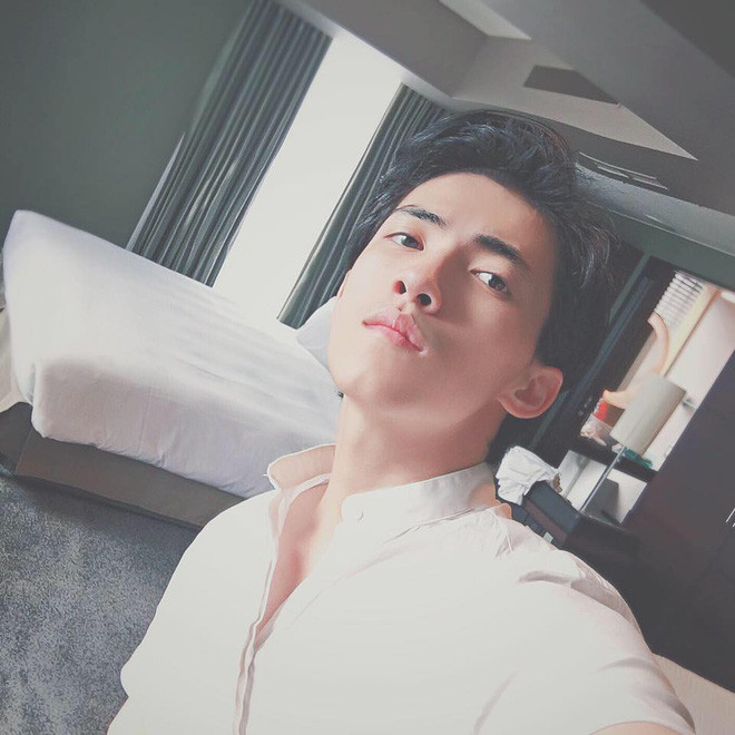 Nhìn thoáng qua ai cũng nghĩ "nam thần tàu điện" là người Nhật, hoá ra chàng trai ăn mặc thời thượng chỉn chu đấy lại là một du học sinh người Việt.