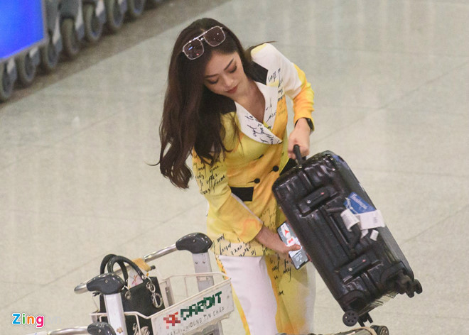 Tiểu Vy chúc mừng Phương Nga lọt Top 10 Hoa hậu Hòa bình - Hình 2 Tieu Vy chuc mung Phuong Nga lot Top 10 Hoa hau Hoa binh-Hinh-2