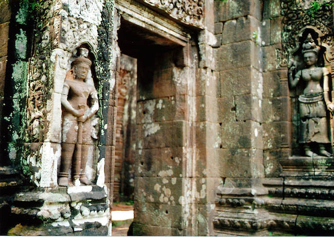 Wat Phu (hoặc Vat Phou) là một khu đền thờ Khmer bị tàn phá nằm ở chân núi Phú Kao, thuộc tỉnh Champasak. Các cấu trúc đền thờ Hindu có từ thế kỷ 11 đến 13. Wat Phu có thể là nhỏ so với đền Angkor hoành tráng ở Campuchia nhưng khu đền thờ này vẫn có đầy đủ các bức tượng bí ẩn và những tán cây cao che phủ phần lớn khu đền cung cấp cho Wat Phú một bầu không khí huyền bí. Ngày nay ngôi đền vẫn được sử dụng như khu vực Phật giáo ở Lào.