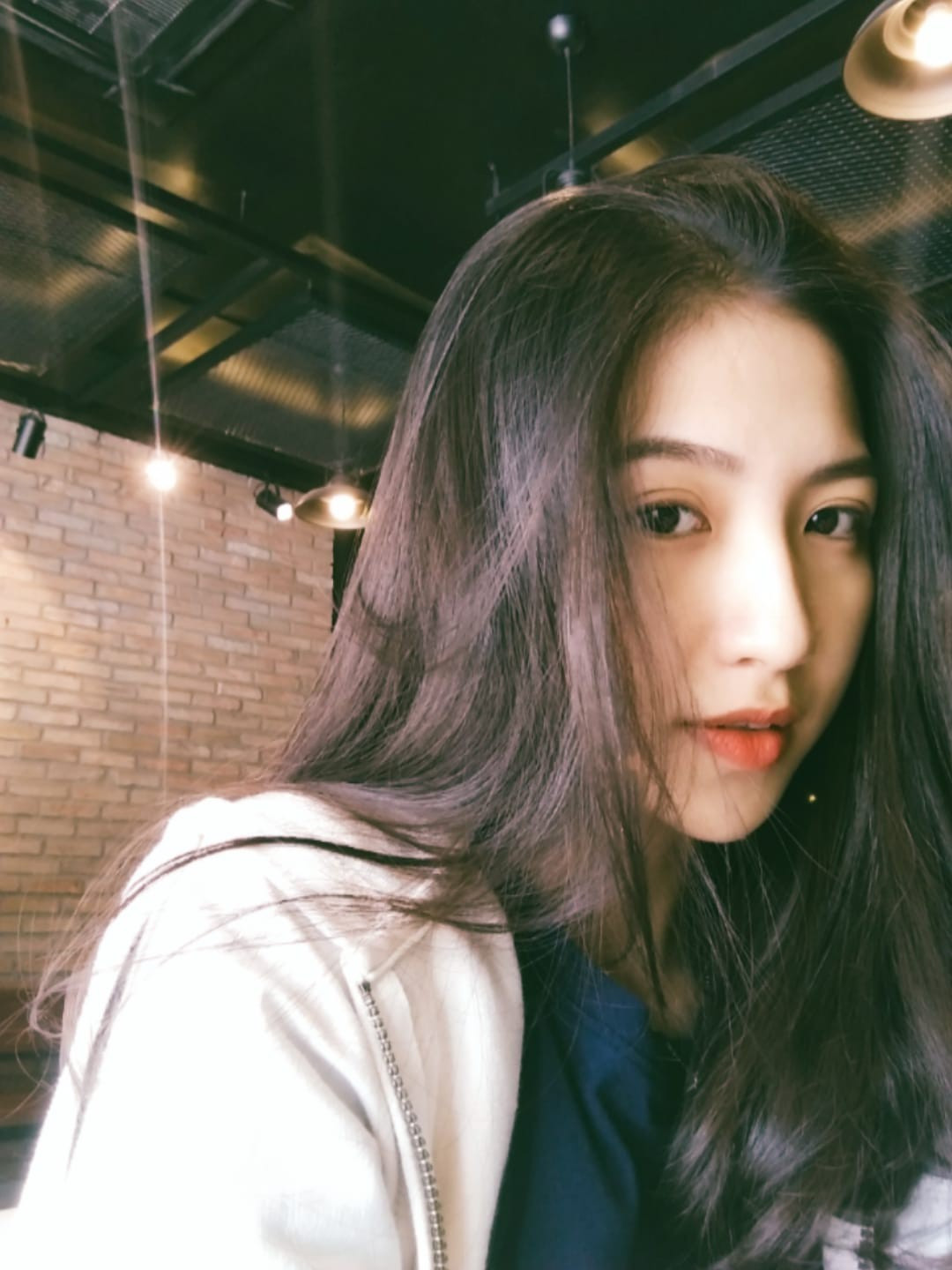 Khả Vy tự nhận mình không có gì đặc biệt nên chưa từng tham gia các cuộc thi nhan sắc hoặc trở thành mẫu ảnh, cô nàng có ước mơ sau này sẽ trở thành một dược sĩ giỏi.