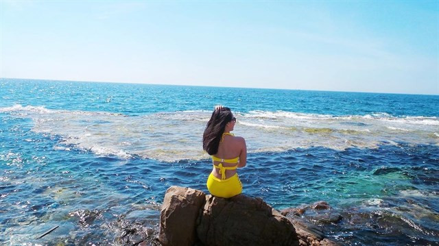 Đến với Hang Rái, bạn tha hồ chụp choẹt với “thác trên biển” đẹp như tiên cảnh. Chỉ một góc thôi, bạn có cả 1000 kiểu ảnh so deep.