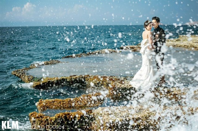 Hang Rái thời gian gần đây cũng là địa điểm mới lạ, được các cặp đôi lựa chọn để làm nên những bộ ảnh cưới vô cùng huyền ảo.