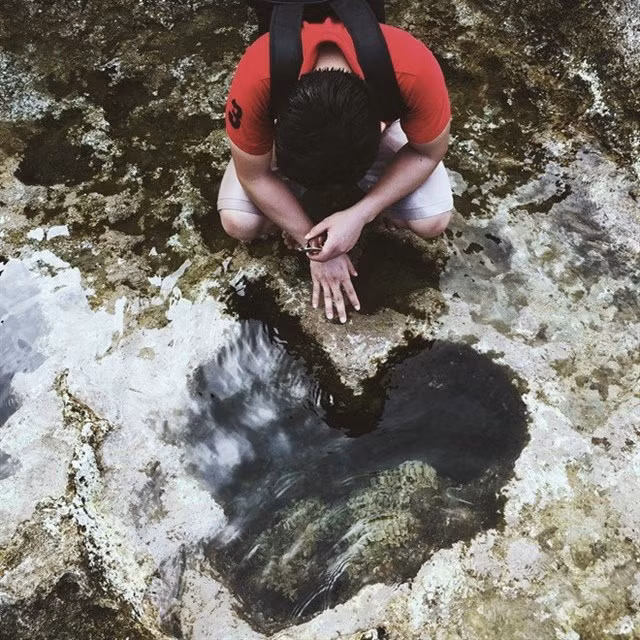 "Hố trái tim" - Hang Rái có duyên mới có thể nhìn thấy. Cuộc tìm kiếm "hố đá trái tim" cũng giống với việc kiếm tìm hạnh phúc đích thực vậy. Do đó hãy nhẫn nại để có thể chiêm ngưỡng vẻ đẹp vi diệu ấy của tự nhiên và tự thưởng cho mình những tấm hình thật đẹp nhé.