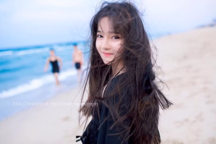 Người thứ hai được nhắc đến, chính là hot girl 10X Võ Hồng Tú Uyên (sinh năm 2000, Quảng Nam).