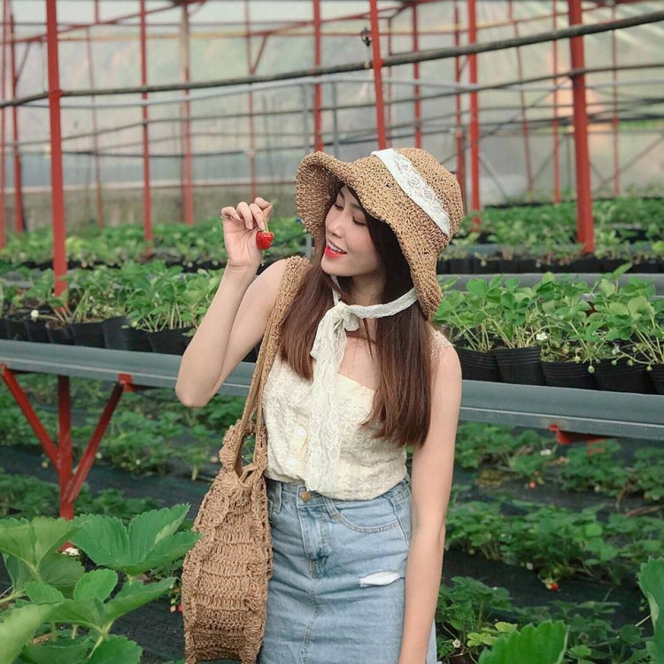 Cô nàng từng ghi dấu ấn trong lòng khán giả yêu thích phim ngắn khi thủ vai “phản diện” trong phim ngắn triệu views nổi tiếng đình .đám “Em là của anh đừng của ai”.