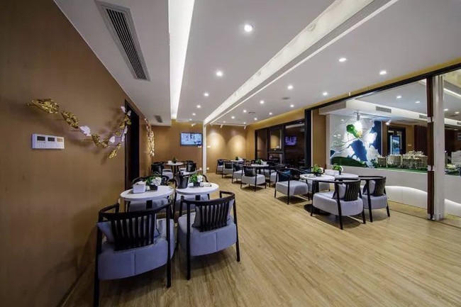 Bên cạnh phòng trưng bày là khu vực dành cho việc đàm phán, ký hợp đồng.