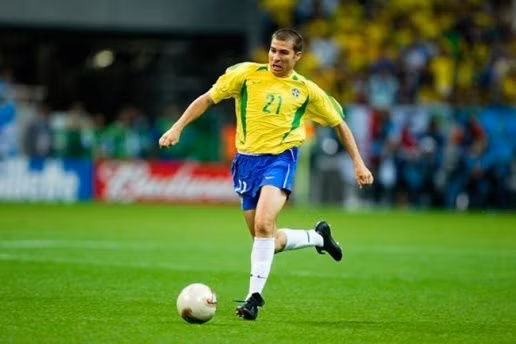 Luizao trong màu áo Selecao ở World Cup 2002.