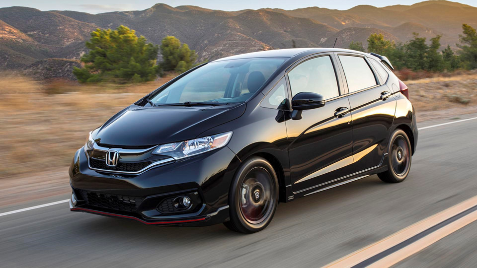 Honda Fit: Cảm giác lái thú vị từ hộp số sàn là chưa đủ để khỏa lấp sức mạnh truyền động khá khiêm tốn của Honda Fit. Đây là điều khiến cho những model như Civic Si hay Civic Type R được tin dùng hơn khi sở hữu công suất tương ứng 180 mã lực và 200 mã lực, thay vì 130 mã lực của Fit. Dù vậy, Fit vẫn là một chiếc hatchback nhỏ gọn đang được ưa chuộng trên thị trường. Một phiên bản thể thao sẽ phát huy tối đa tiềm năng của mẫu xe này.