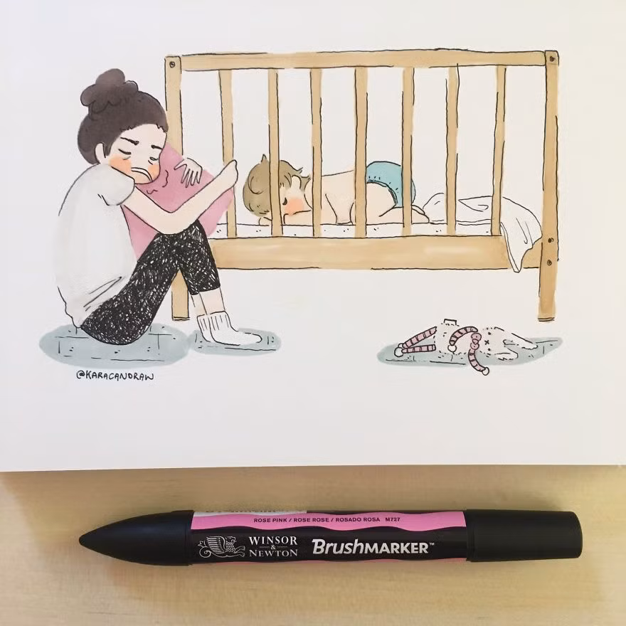 Hình ảnh xảy ra khi em bé khó ngủ vì mọc răng, nhưng mẹ vẫn muốn nghiêm khắc hoàn thành khóa học cho bé tự ngủ một mình.