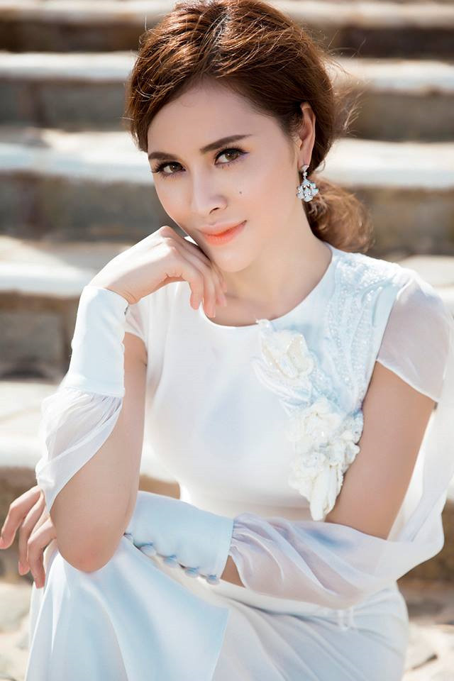Trước đó, cô gái xinh đẹp đến từ Hà Giang từng đoạt danh hiệu hoa hậu cuộc thi Miss Perfect global beauty 2017 (Hoa hậu Sắc đẹp hoàn mỹ toàn cầu) tại Hàn Quốc và là á quân Người mẫu Thời trang Việt Nam 2018.
