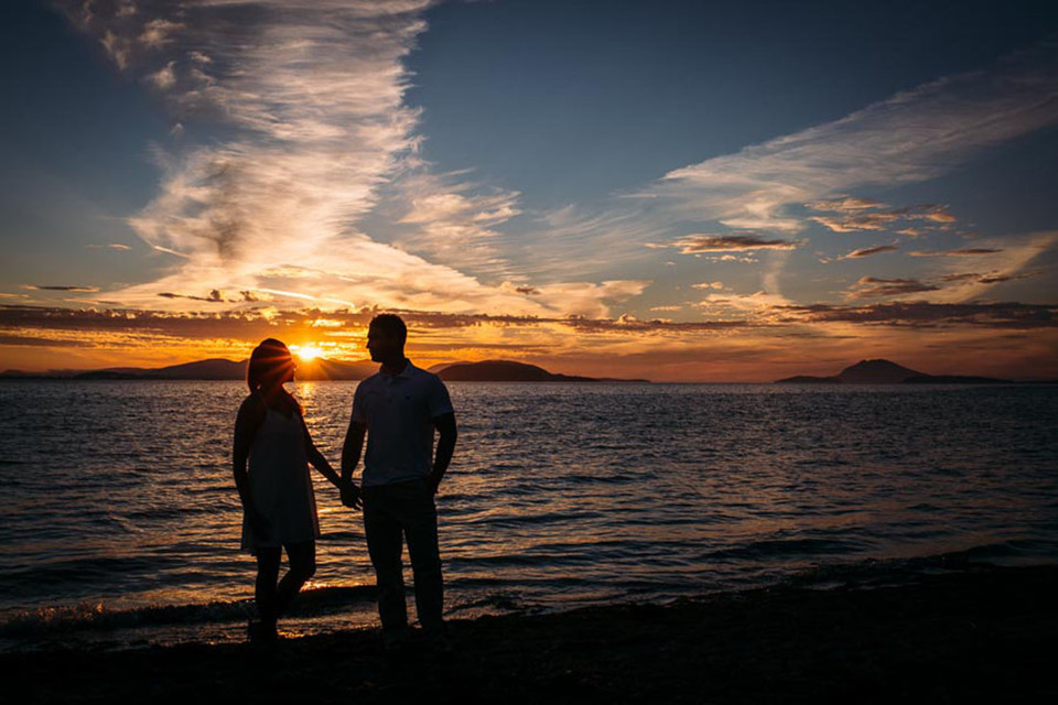 3. Chú ý những khung giờ vàng: Ánh sáng là sức mạnh của nhiếp ảnh. Vậy nên, bạn hãy tận dụng ánh sáng vào tùy thời điểm để sáng tạo những khung hình lung linh nhất. Thực tế, khó chỉ chính xác giờ vàng là giờ nào bởi nó còn tùy thuộc vào địa lý nơi bạn định chụp hình, nhưng dễ hiểu thì việc chụp ảnh lúc hoàng hôn, bình minh 99% là đẹp hơn giữa trưa nắng. Ảnh: Krueger.