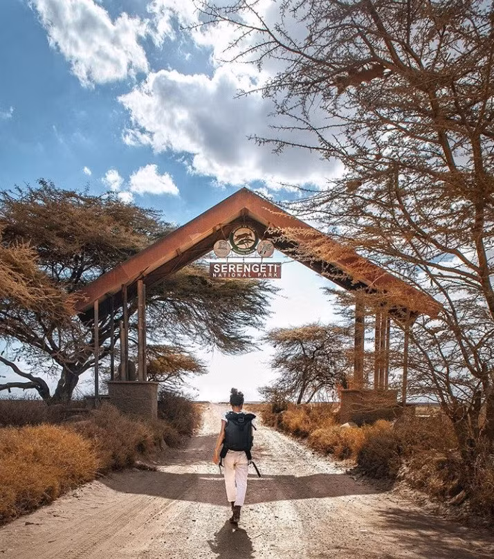 7. Xuất hiện trong bức ảnh: Nhiều người ngại phải lộ mặt trong ảnh nhưng rõ ràng cảnh đẹp đến đâu mà không có người trông cũng thật buồn chán. Nếu ngại thể hiện mình, bạn có thể chụp kiểu #followme hay kiểu chụp từ sau lưng như đang lặng người trước khung cảnh tuyệt mỹ. Ảnh: Instagram Nomadicfare.