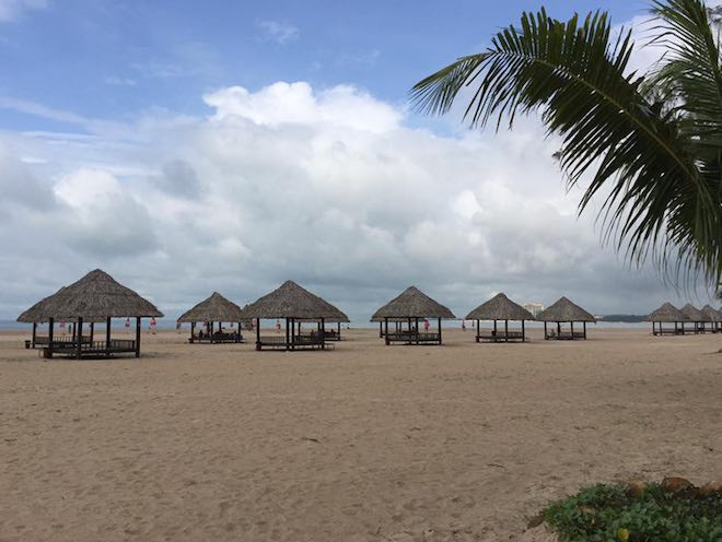 Hồ Cốc: Được ví như chốn “bồng lai tiên cảnh”, Hồ Cốc thu hút khách du lịch xa gần bởi vẻ đẹp hoang sơ, thơ mộng cách xa thành phố náo nhiệt. Nước biển xanh biếc ôm lấy bờ cát trắng mịn màng, khu rừng tràm mộng mơ hay những tảng đá xếp chồng lên nhau đầy khéo léo.