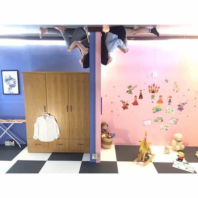 Nhà Úp Ngược: Một trong những địa điểm thú vị không thể bỏ qua cho bạn khi "du hí" tại Vũng Tàu. Nhà Úp Ngược là một ý tưởng về thế giới lộn ngược đang rất phổ biến ở nhiều nước. Không chỉ thú vị ở ngoại thất mà khi bước vào bên trong, bạn sẽ còn bất ngờ hơn với tất cả đồ nội thất trong nhà đều đảo ngược.