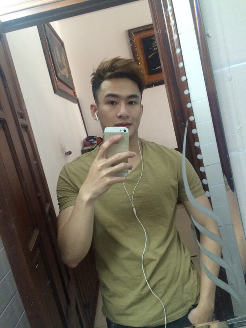 Bức ảnh của anh chàng này được gần 20k like và hàng trăm comment xin "info" từ hội chị em dưới bài post.