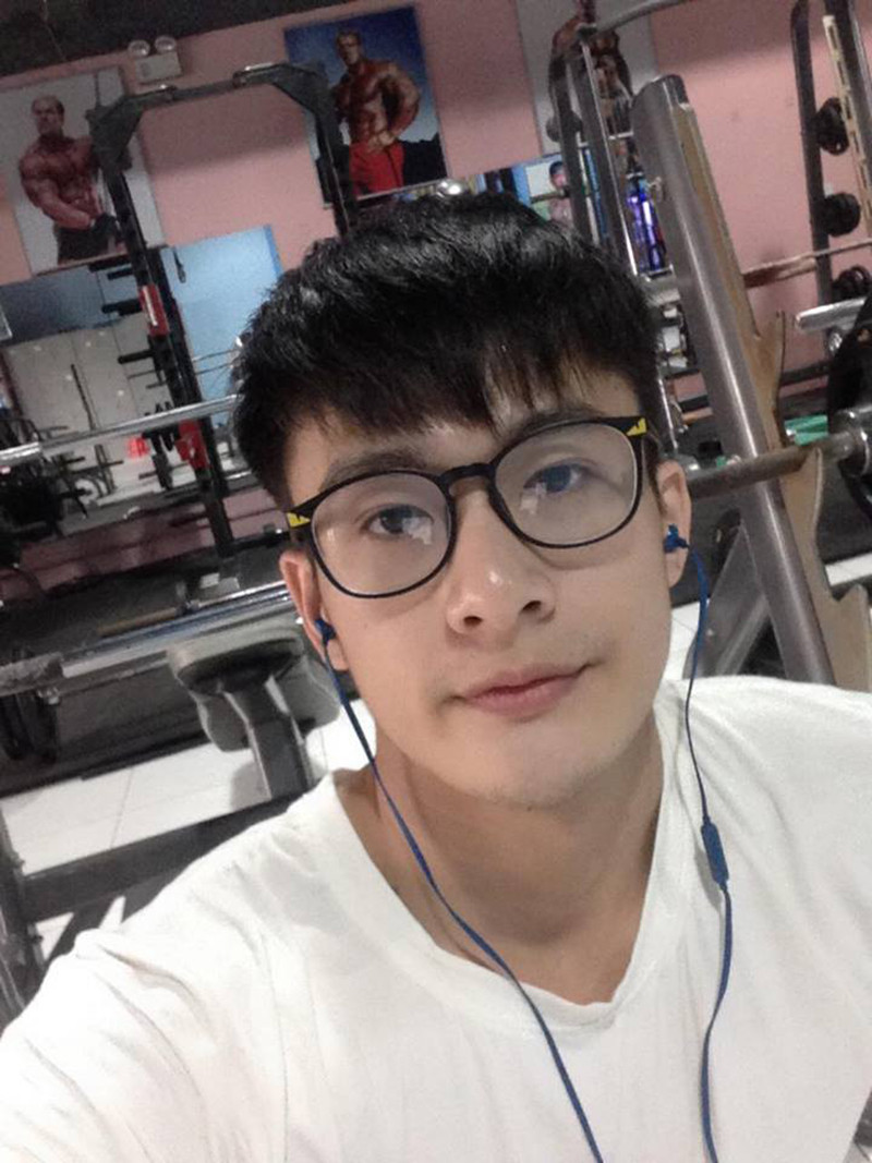 Đa số các chị em đều dành cho Hoàng những lời khen có cánh, facebook của Phan Hoàng bỗng dưng nhận được vô số lời mời kết bạn và tăng lượng like đến chóng mặt.