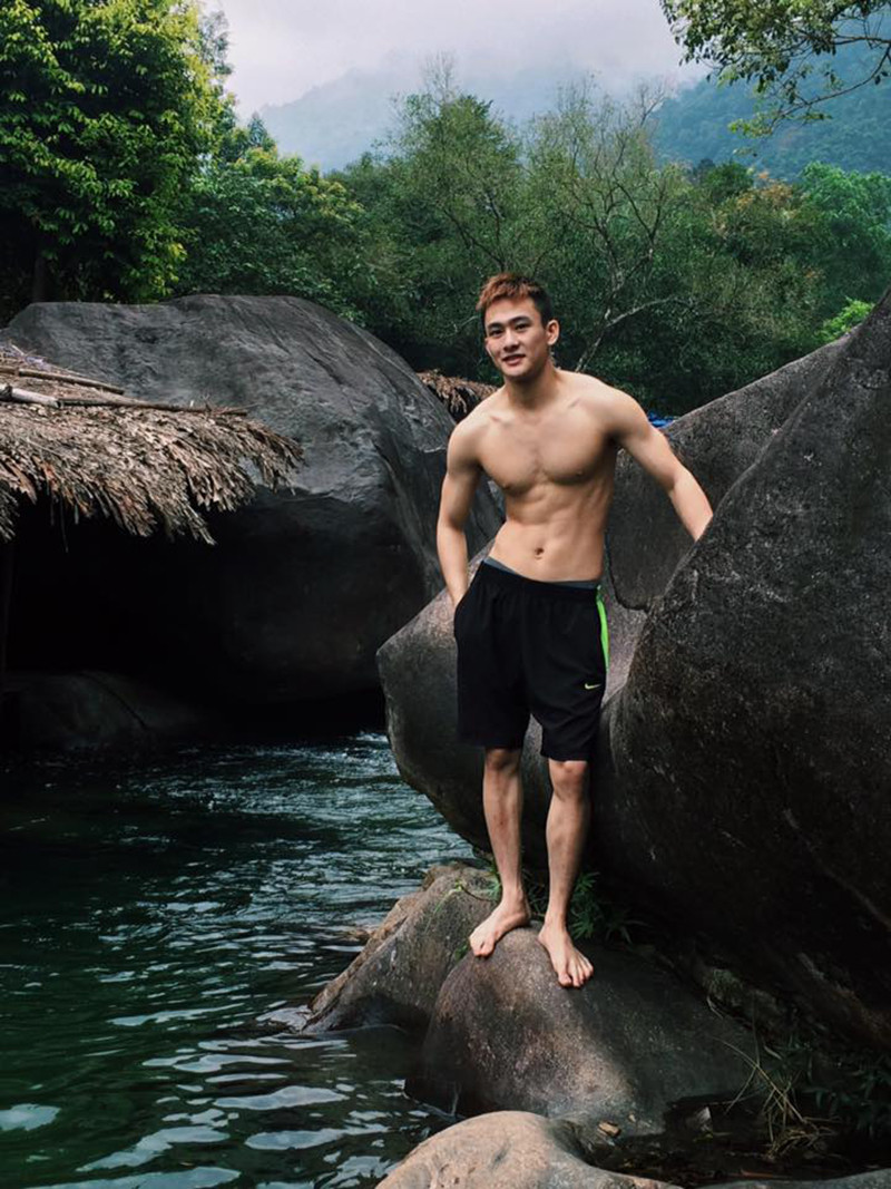 Body khủng, cơ bắp cuồn cuộn chiều cao khủng khiến các chị em không thể xao xuyến.