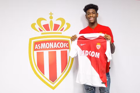 WILLEM GEUBBELS (16/08/2001, Monaco) Ngày 19/06, Monaco vừa phải trả Lyon tới 20 triệu euro mới đưa được Willem Geubbels về sân Louis II. Đó chưa phải là một kỷ lục, nhưng nó cho thấy tương lai của tiền đạo chưa đầy 17 tuổi này hứa hẹn như thế nào. Có bố người Hà Lan, mẹ CH Trung Phi nhưng sinh ra tại Pháp và khoác áo các đội trẻ của xứ sở lục lăng, Geubbels là một ngôi sao tài năng đặc biệt. Anh là cầu thủ trẻ nhất từng ra mắt ở Europa League khi mới 16 tuổi 113 ngày.