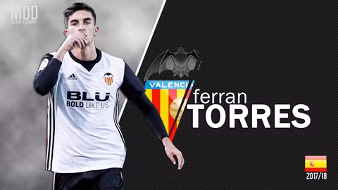FERRAN TORRES (29/02/2000, Valencia) Ferran Torres là sản phẩm của lò đào tạo Valencia, và là cầu thủ đầu tiên sinh trong thế kỷ 21 ra mắt tại La Liga khi vào thay người trong trận gặp Eibar ngày 16/12/2017. Cầu thủ chạy cánh này gây ấn tượng mạnh mẽ nhờ tốc độ, kỹ thuật và sự tự tin hiếm thấy dù còn rất trẻ. Anh từng nằm trong tầm ngắm của cả Barcelona lẫn Real Madrid, nhưng cuối cùng đã quyết định gia hạn hợp đồng với Valencia với điều khoản bồi thường được nâng lên 25 triệu euro.