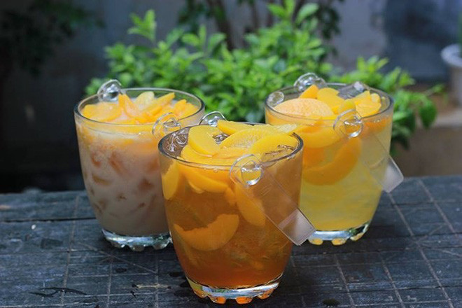 Trà đào ban đầu chỉ bán trong những chiếc ly nhỏ, nhưng để đáp ứng nhu cầu giải khát của thực khách thì ly 1 lít xuất hiện