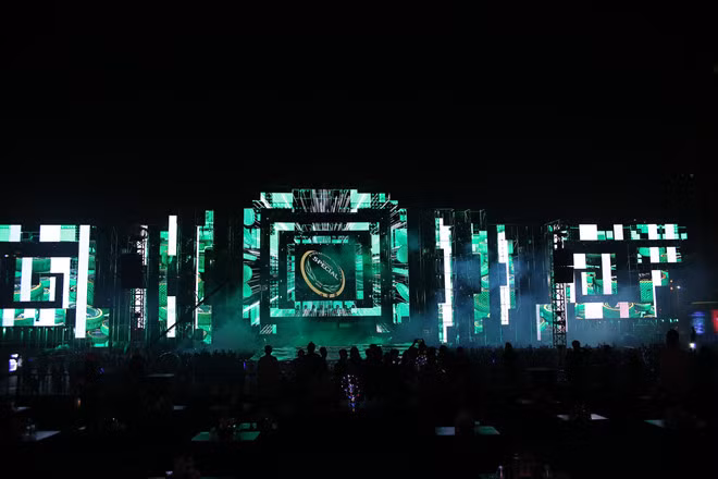 Sân khấu quy mô của đêm diễn “Armin Van Buuren by VinaPhone”.