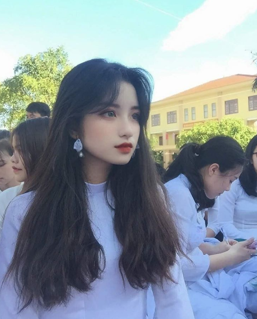 Cao Ngọc Linh sinh năm 2000, hiện đang học ngành Quản trị dịch vụ du lịch và lữ hành tại Trường Đại Học Công Nghiệp TP.HCM. Cô bạn đến từ Đồng Hới, Quảng Bình.